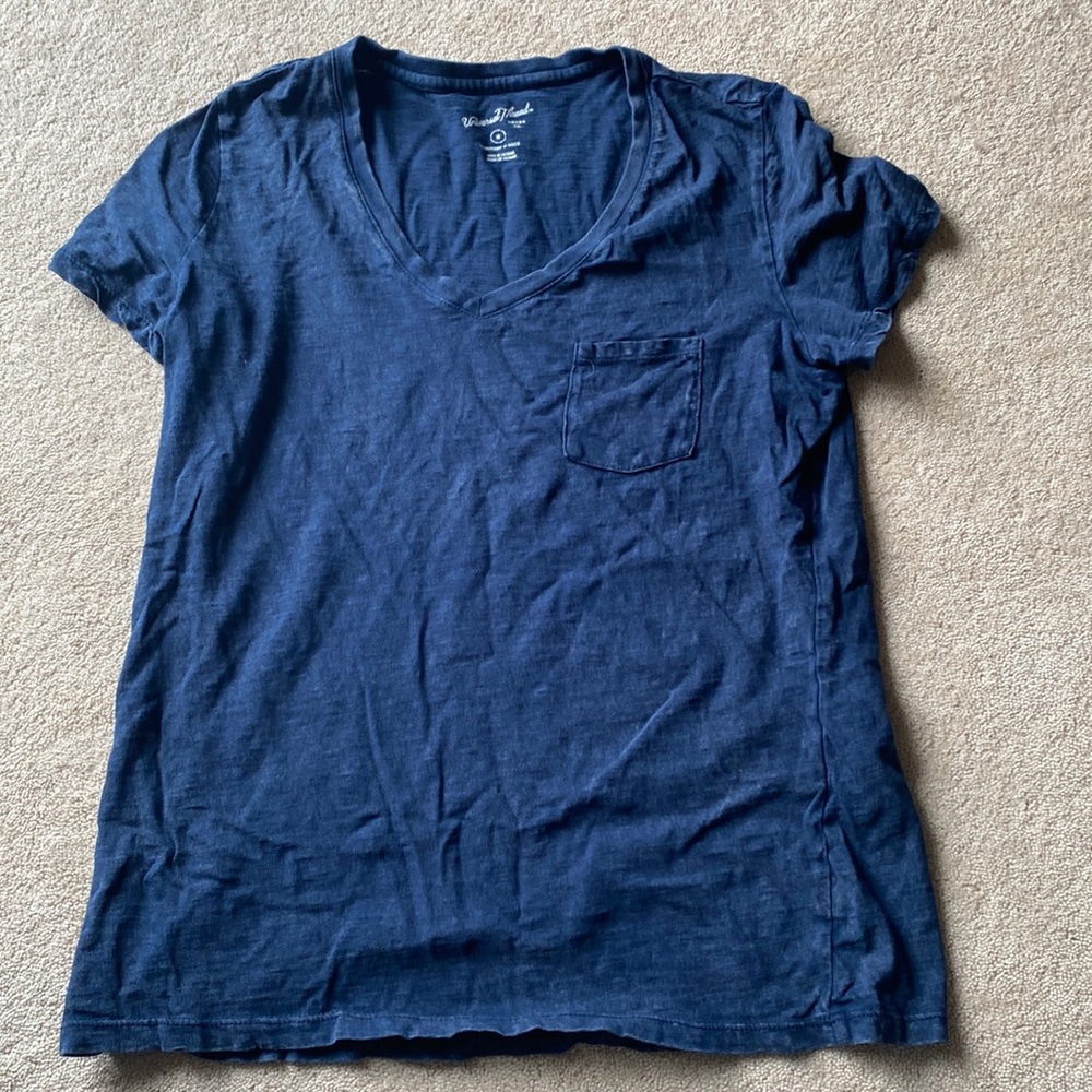 Universal Thread V neck